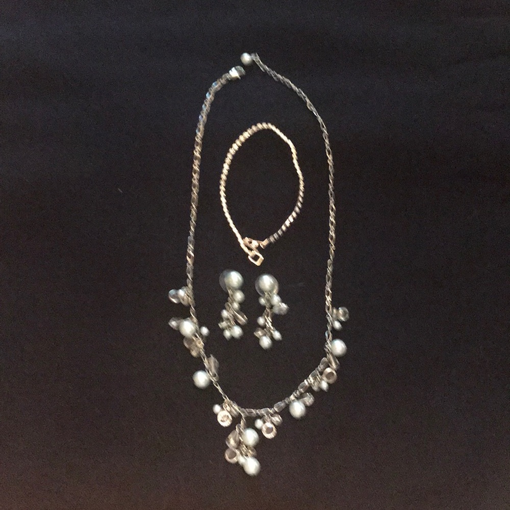 Necklace, earrings and bracelet